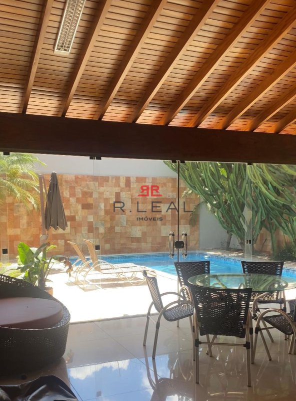 Casa, 3 quartos, 330 m² - Foto 1